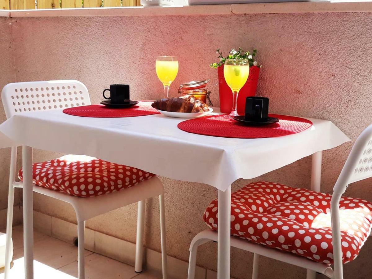 Violet Red Yellow Apartment *