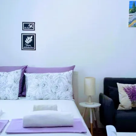 Violet Red Yellow Apartments Korcula Town Room photo