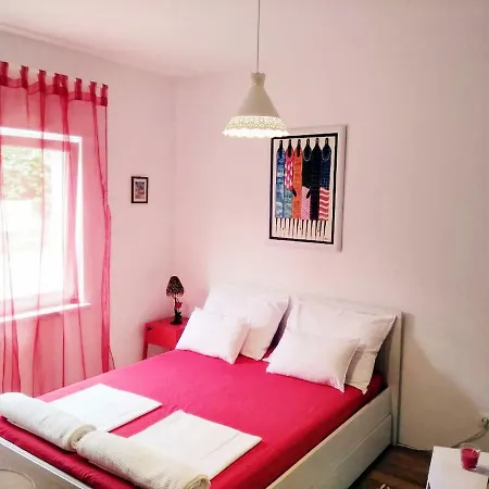 Violet Red Yellow Apartments Korcula Town Exterior photo