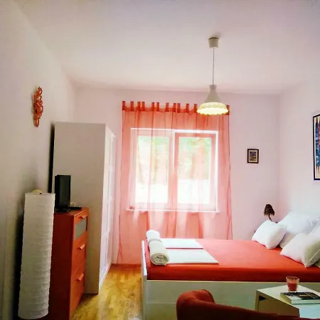 Violet Red Yellow Apartments Korcula Town Exterior photo